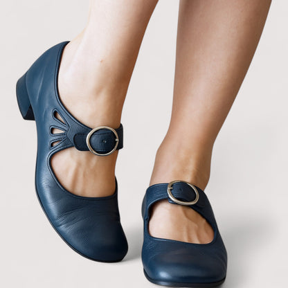 Clara | Escote elegante en ecopiel