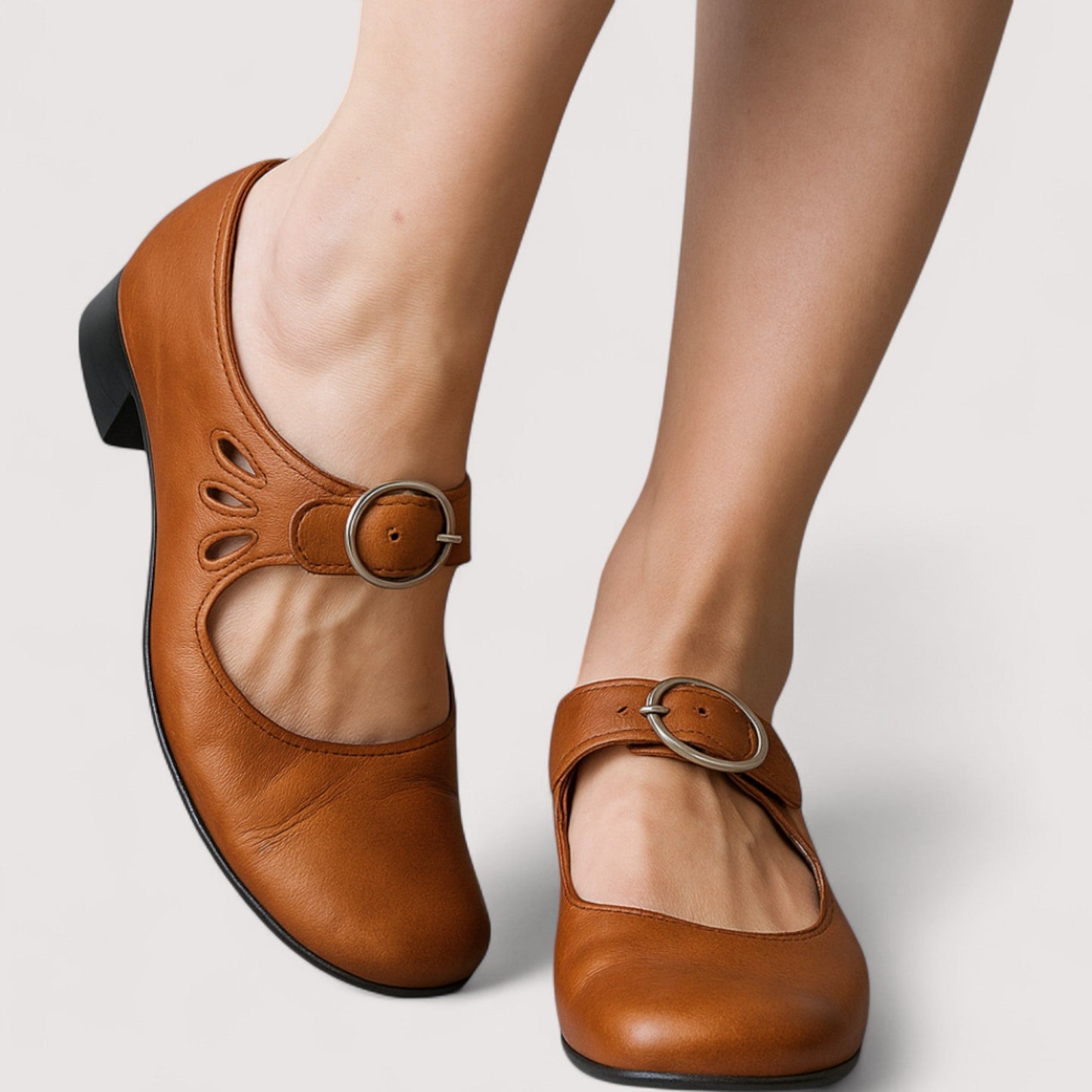 Clara | Escote elegante en ecopiel