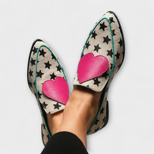 Jovie – Mocasines Beige con Parche de Corazón